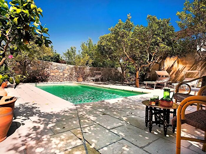 Casa con 12 locali in vendita in Spongano