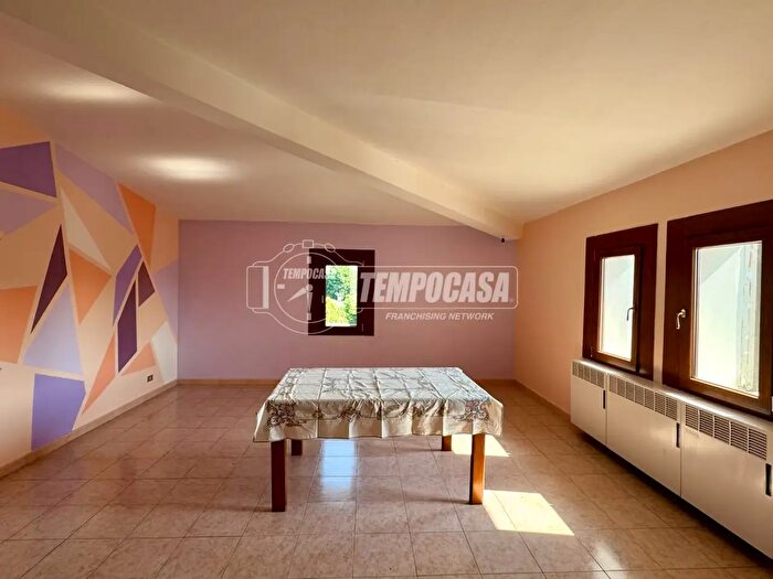 Appartamento quadrilocale in vendita in Piazza Avis, San Prospero