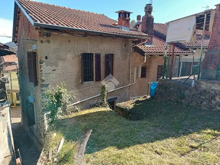Casa con 6 locali in vendita in Frazione Vacchiero, Camandona