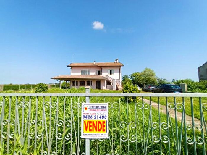 Casa con 6 locali in vendita in Località Chiavica del Bosco, Adria