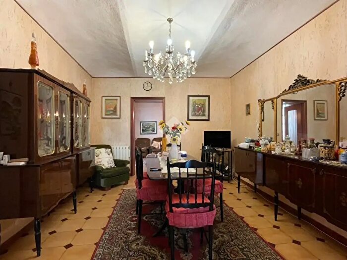 Appartamento con 5 locali in vendita in Via Giuseppe Garibaldi, Santo Stefano Belbo