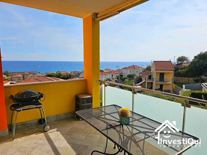 Appartamento quadrilocale in vendita in Via della Cornice, Pietra Ligure