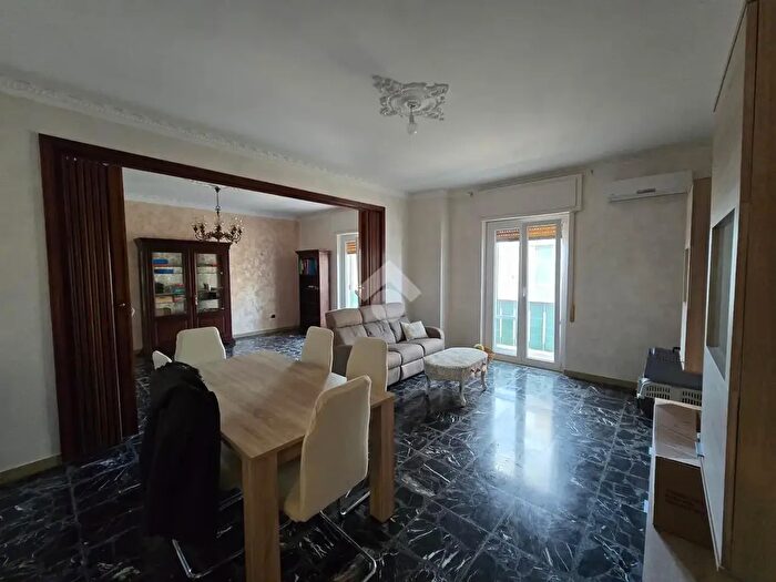 Appartamento con 5 locali in vendita in Vicolo a Vanvitelli, Siracusa