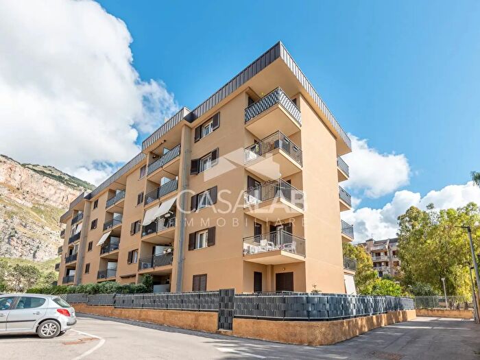 Appartamento quadrilocale in vendita in Via Rosa Balistreri, Capaci