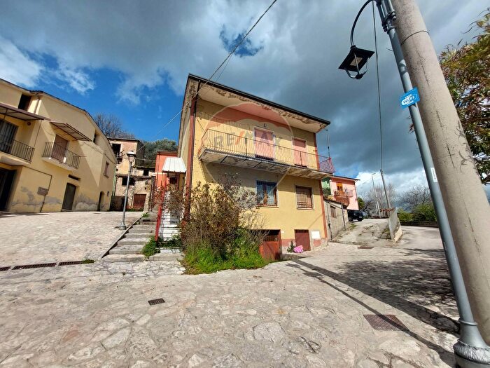 Casa quadrilocale in vendita in Santa Paolina