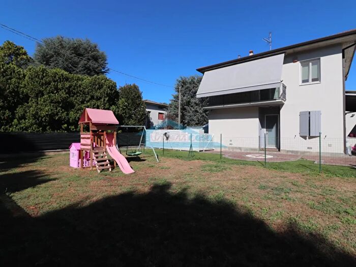 Casa con 5 locali in vendita in Via San Fermo, Palosco
