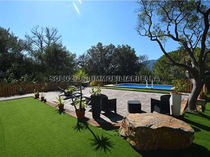 Casa con 10 locali in vendita in Campo Nell'Elba