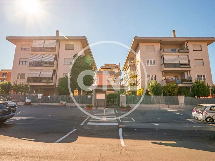 Appartamento trilocale in vendita in Via dei Fiori, Roma