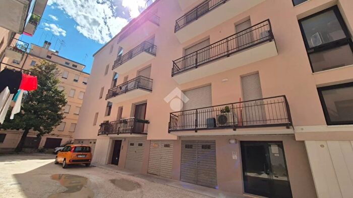 Appartamento trilocale in vendita in Via Francesco Zanotto, Venezia