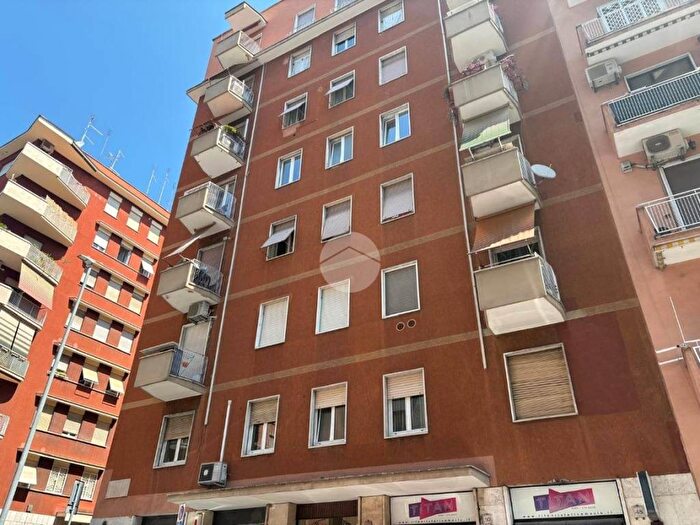 Appartamento trilocale in affitto in Via della Meloria, Cipro, Roma
