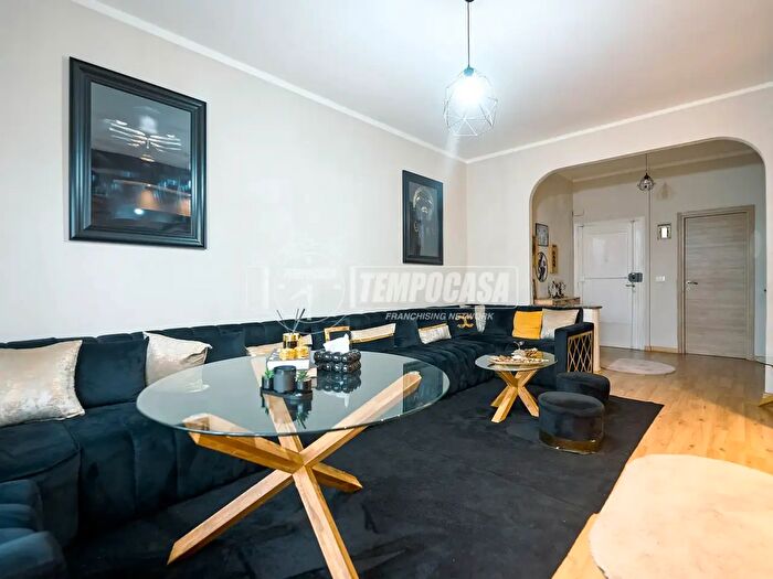 Appartamento trilocale in vendita in Via Milano, Cremona