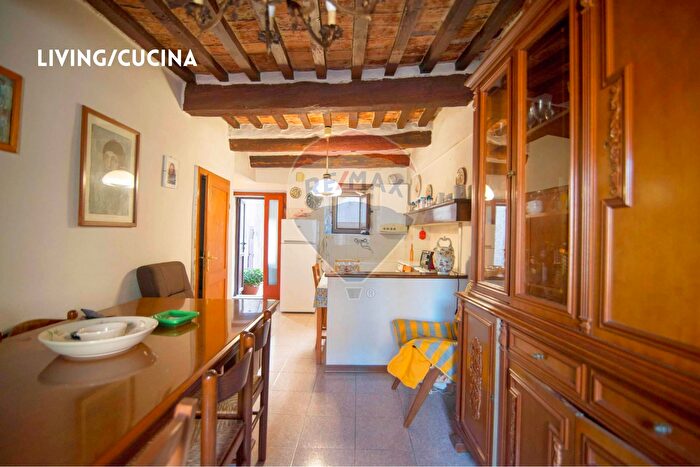Casa con 5 locali in vendita in Vicolo della Torre, Roccastrada