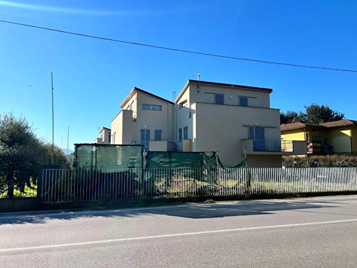 Casa con 6 locali in vendita in Alessio, Lucca