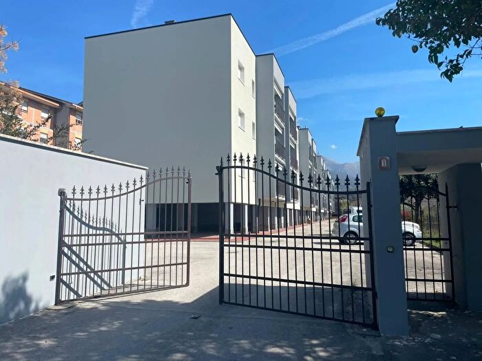 Appartamento con 5 locali in vendita in Piazza Aprile Sora Frosinone, Sora