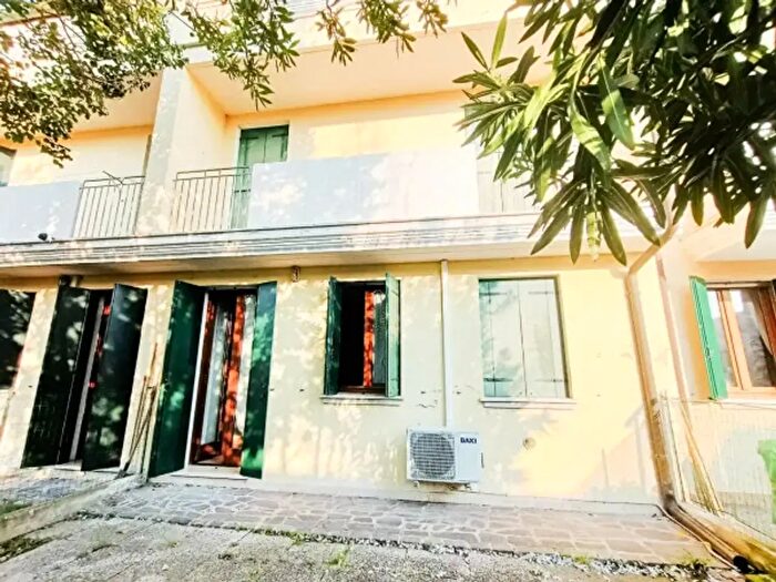 Casa con 6 locali in vendita in Via Angeli, Adria