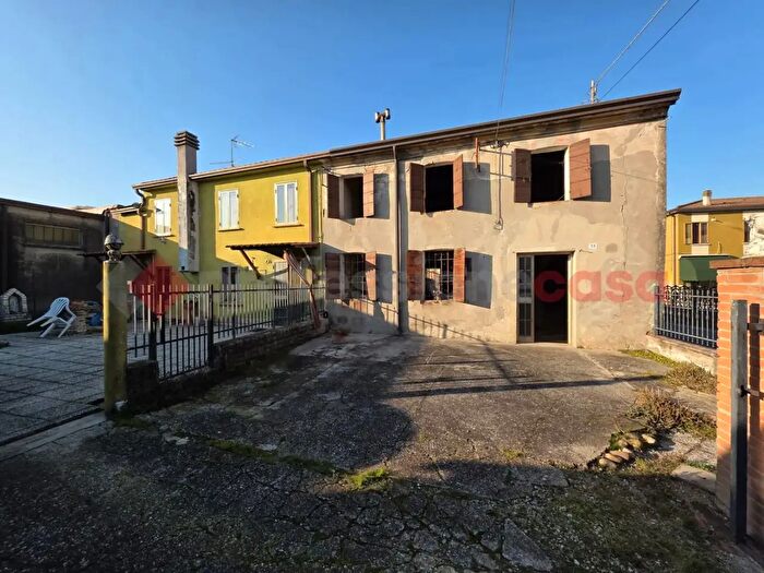 Casa con 10 locali in vendita in Via Capitello, Sanguinetto