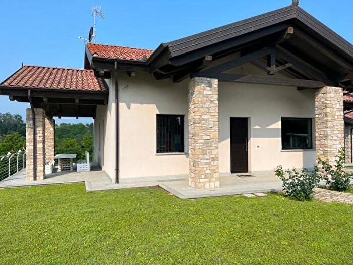 Casa con 6 locali in vendita in Frazione Montegrosso Cinaglio, Asti