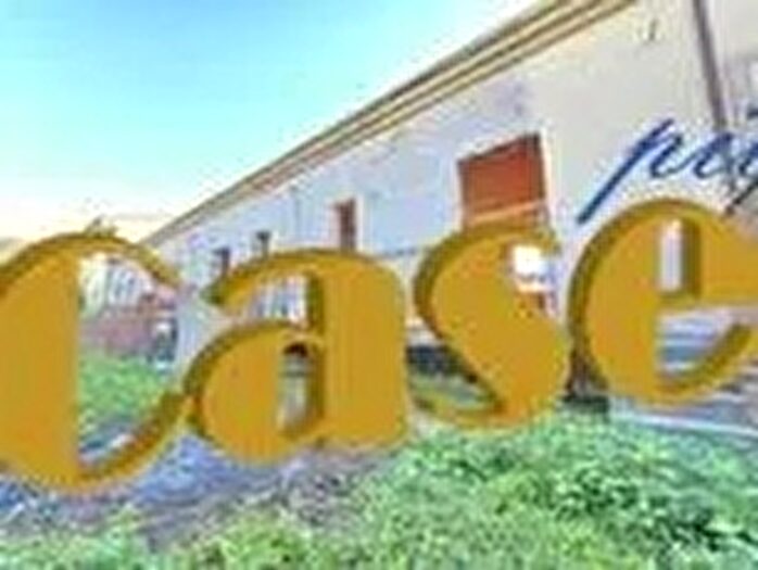 Casa con 8 locali in vendita in Camaiore