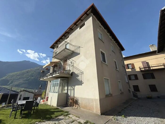 Appartamento trilocale in vendita in Via Isola, Villa Di Tirano