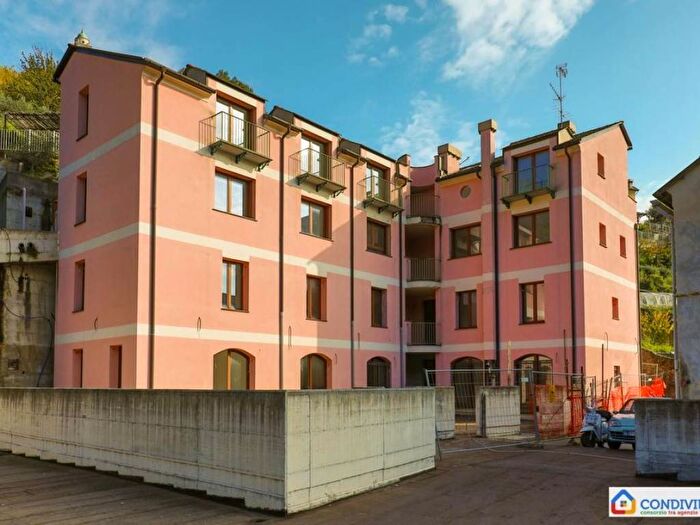 Appartamento quadrilocale in affitto in Via Scaglia, Mele