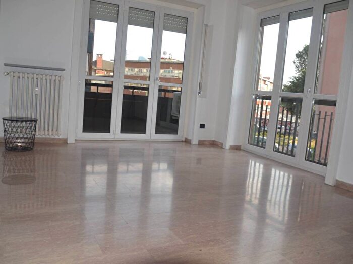 Appartamento trilocale in affitto in Via Mac Mahon, Ghisolfa Mac Mahon, Milano