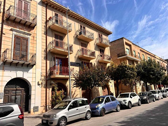 Appartamento con 11 locali in vendita in Viale della Vittoria, Sciacca