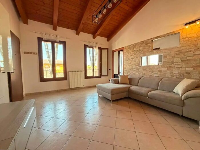 Appartamento trilocale in affitto in Via dei Gelsomini, Cento