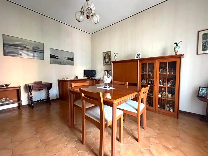 Casa con 6 locali in vendita in Via Beltrami, Pavia