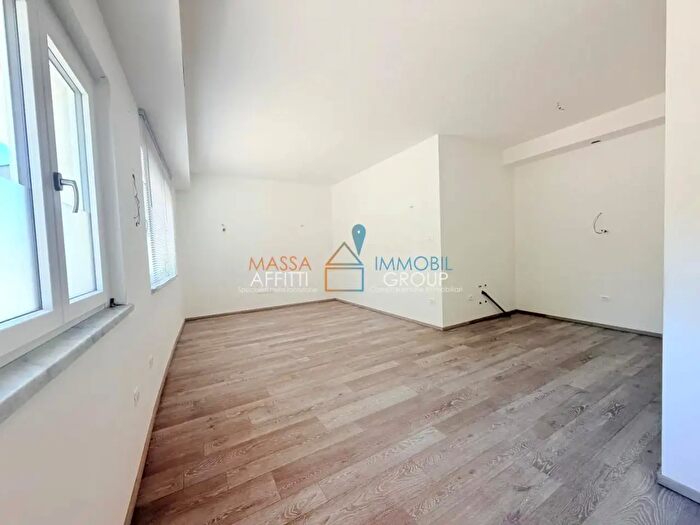 Appartamento bilocale in vendita in Via Giovanni Pascoli, Massa