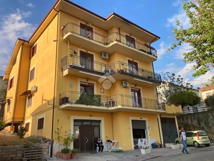 Appartamento trilocale in vendita in Via Marmorale, Paduli