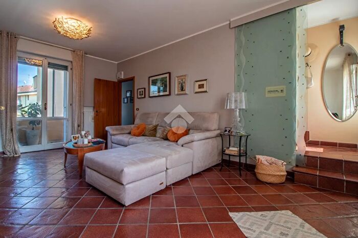 Casa con 6 locali in vendita in Viale Litorale Marina, Cesenatico