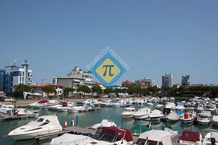 Appartamento quadrilocale in vendita in Via degli Oleandri, Lignano Sabbiadoro