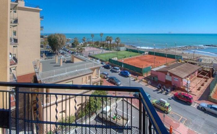 Appartamento bilocale in affitto in Via Lungomare, Centro, Taggia