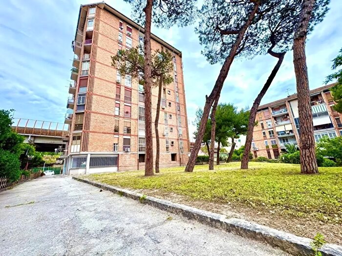Appartamento quadrilocale in vendita in Via Giustiniano, Napoli