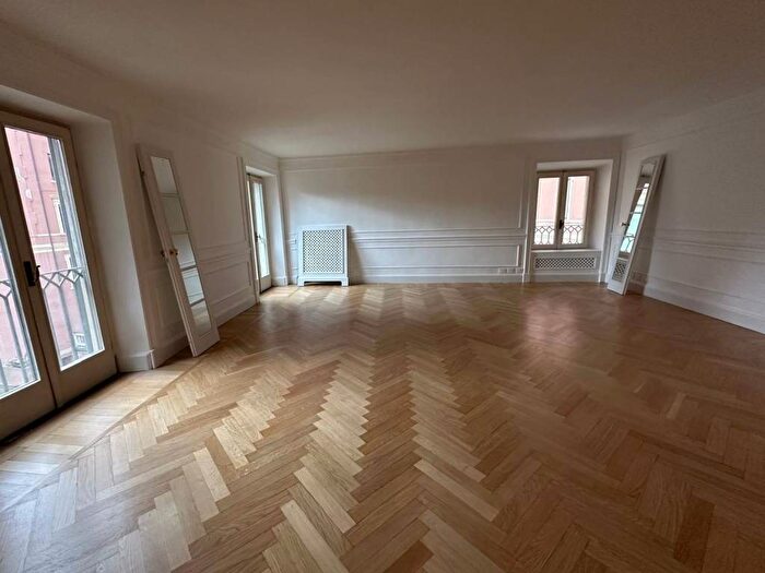 Appartamento trilocale in affitto in Via Montenapoleone, Scala Manzoni, Milano