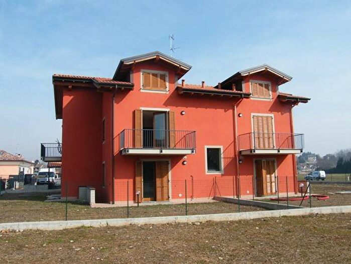 Appartamento quadrilocale in affitto in Via Padre Isidoro Pagani, Centro, Appiano Gentile