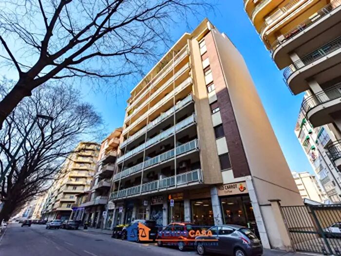 Appartamento trilocale in vendita in Corso Sebastopoli, Torino