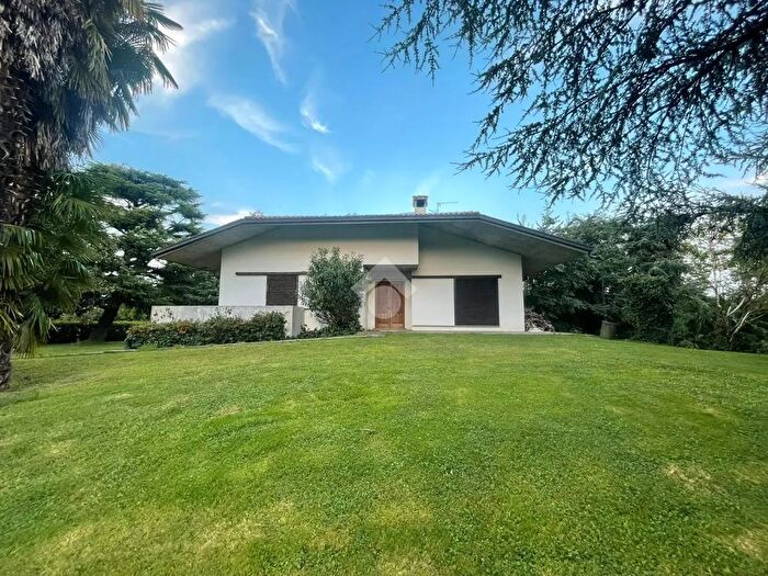 Casa quadrilocale in vendita in Via Paderno, Seriate