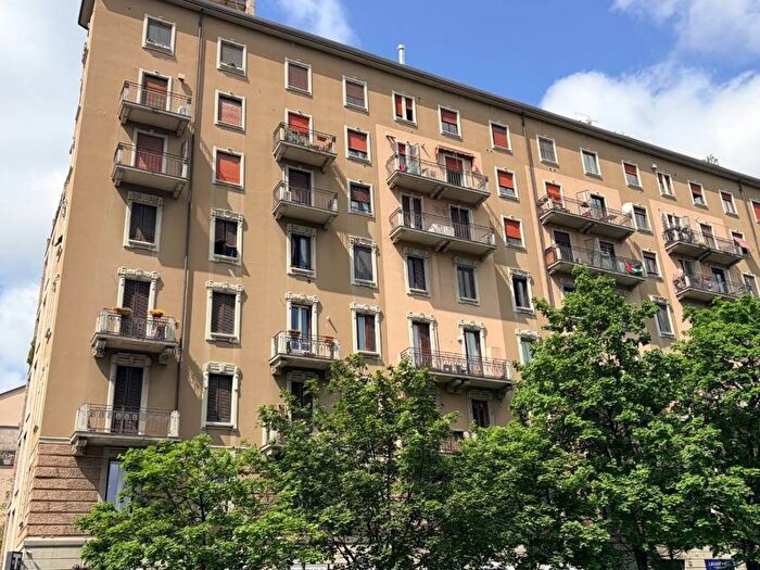 Appartamento trilocale in affitto in Via George Washington, Washington, Milano