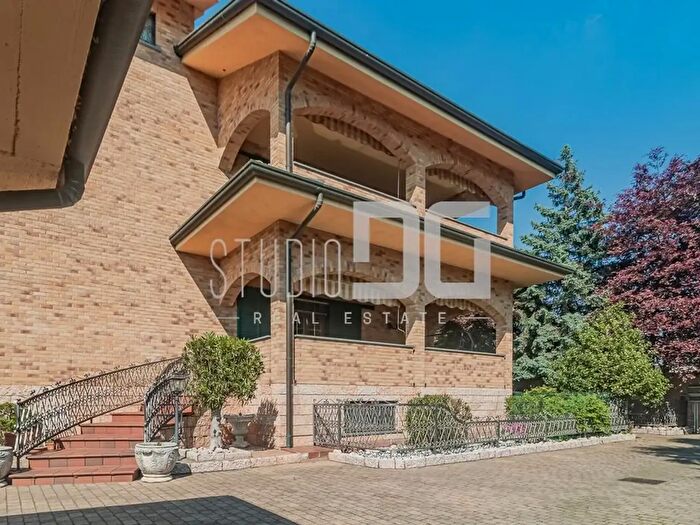 Casa trilocale in vendita in Via Zara, Limbiate