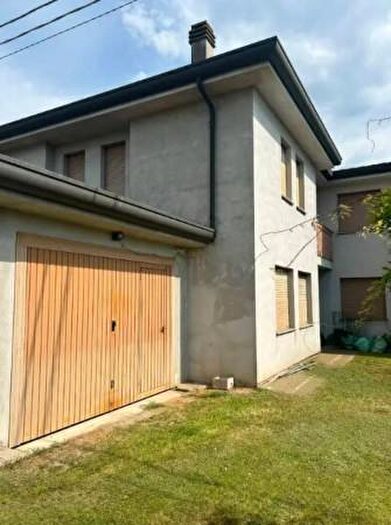 Casa con 6 locali in vendita in Via Martiri della Resistenza, Costa Di Rovigo