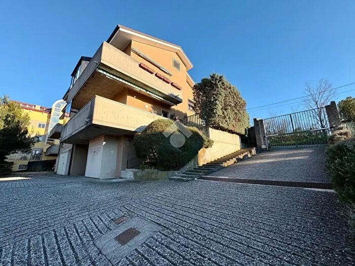 Appartamento trilocale in vendita in Via Marco Valerio Marziale, Trieste