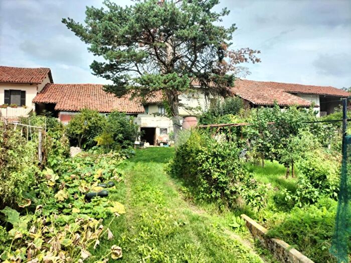 Casa con 5 locali in vendita in Frazione Molini, Trinita