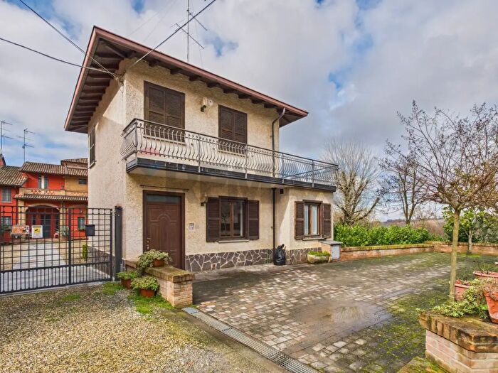 Casa con 6 locali in vendita in Strada Crotesi, Casteggio