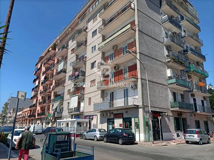 Appartamento quadrilocale in vendita in Via Archimede, Taranto