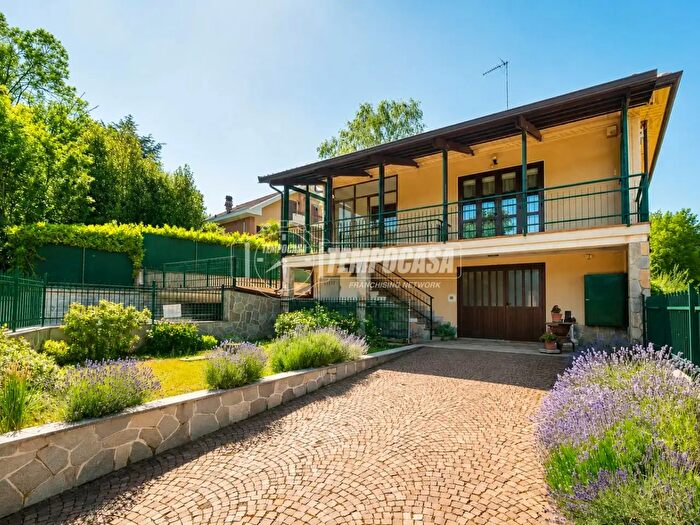 Casa con 8 locali in vendita in Via al Castello, Buttigliera Alta