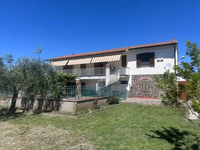 Casa con 6 locali in vendita in Gavorrano