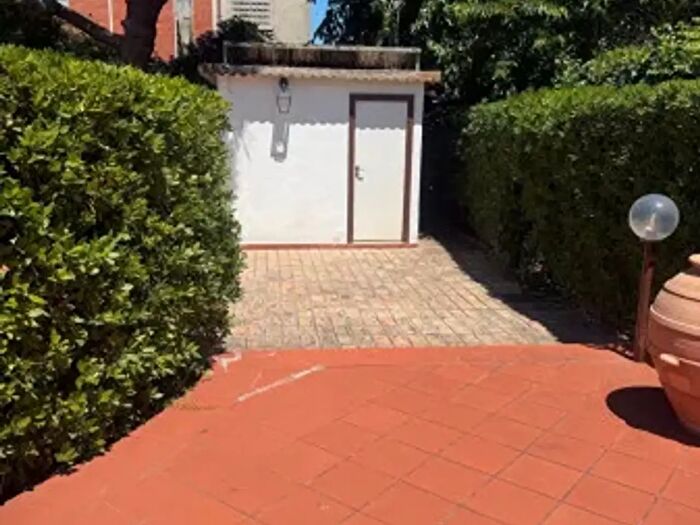 Casa con 6 locali in affitto in Via Santa Margherita Ligure, Fiumicino