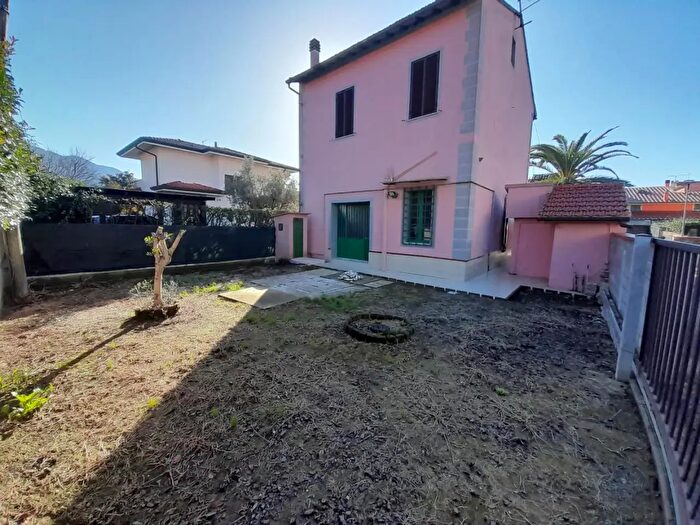 Casa con 5 locali in affitto in San Giuliano Terme
