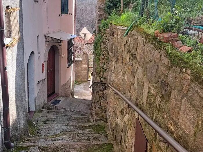 Casa con 7 locali in vendita in Marciaso Fosdinovo, Fosdinovo